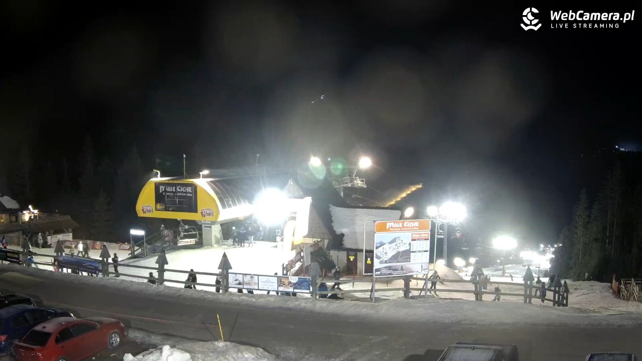 Małe Ciche - widok na parking - 27 styczeń 2026, 18:21