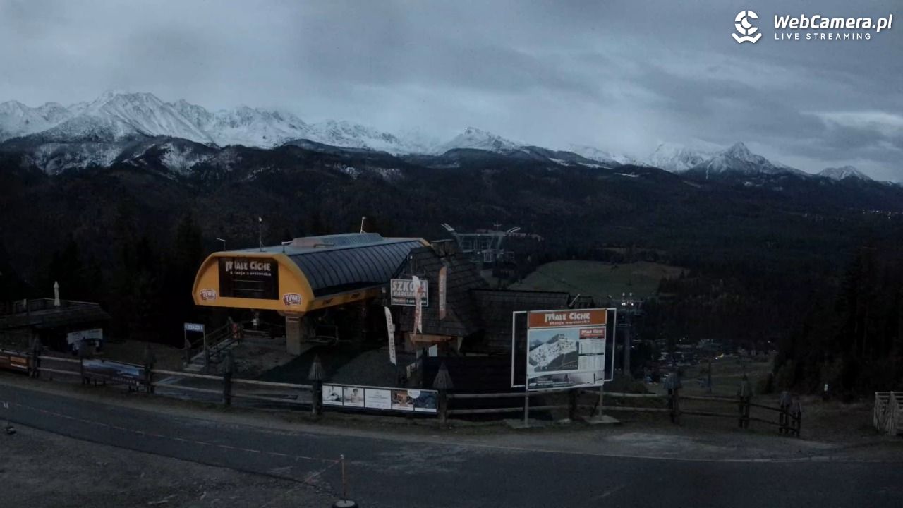 Małe Ciche - widok na parking - 26 październik 2025, 05:46