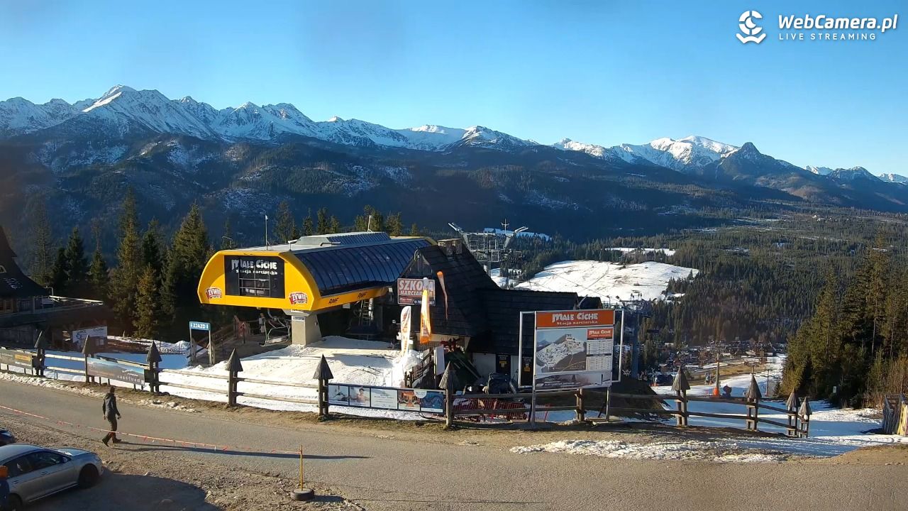 Małe Ciche - widok na parking - 13 grudzień 2025, 08:58