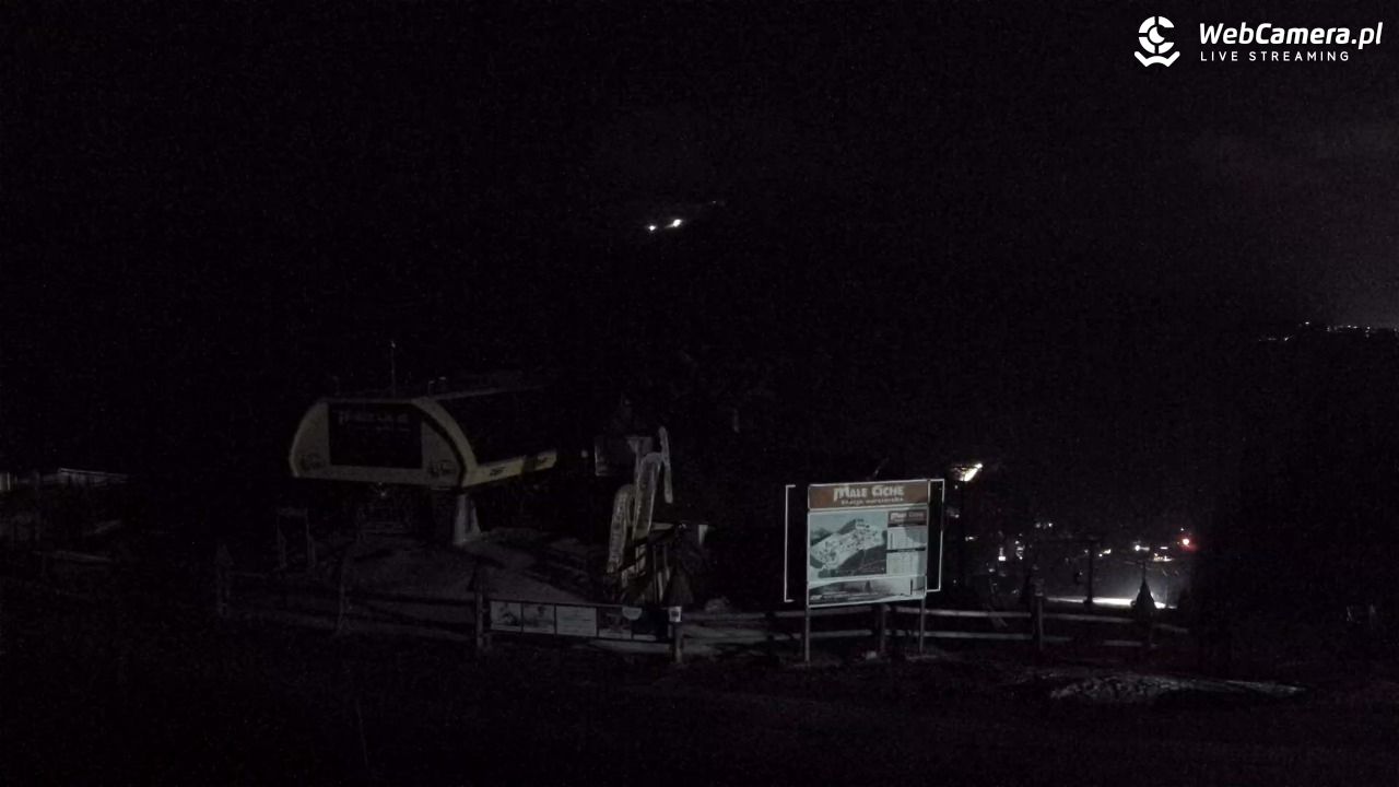 Małe Ciche - widok na parking - 11 marzec 2026, 19:45