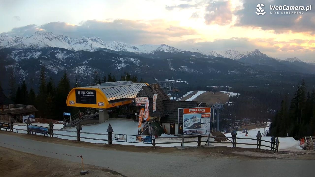 Małe Ciche - widok na parking - 15 marzec 2026, 17:23