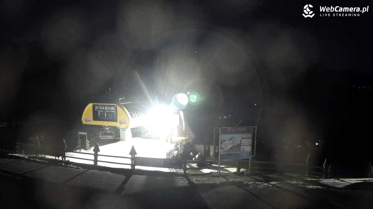 Małe Ciche - widok na parking - 13 grudzień 2025, 06:18