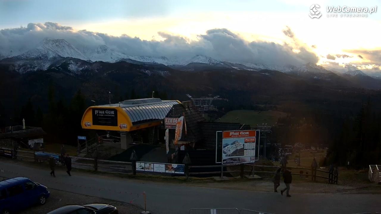 Małe Ciche - widok na parking - 25 październik 2025, 16:54