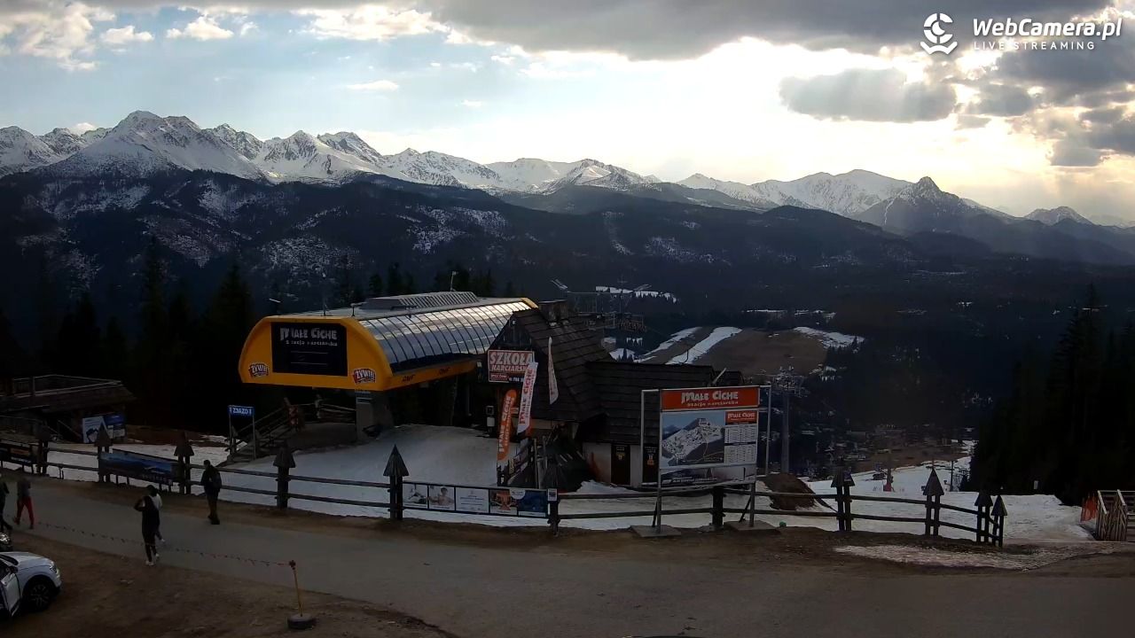 Małe Ciche - widok na parking - 15 marzec 2026, 15:39