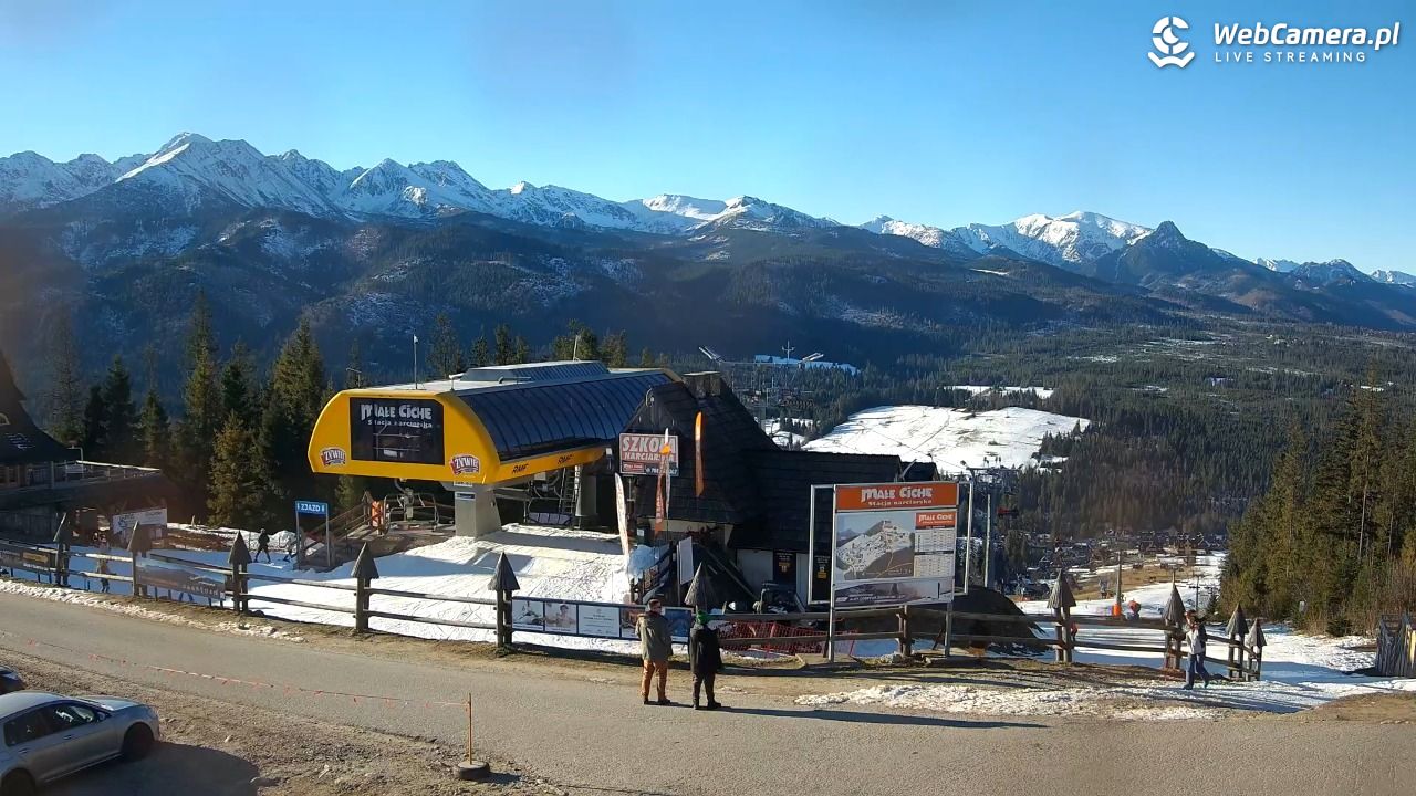 Małe Ciche - widok na parking - 13 grudzień 2025, 09:49