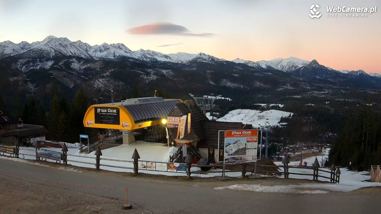 Małe Ciche - widok na parking - 13 grudzień 2025, 07:20