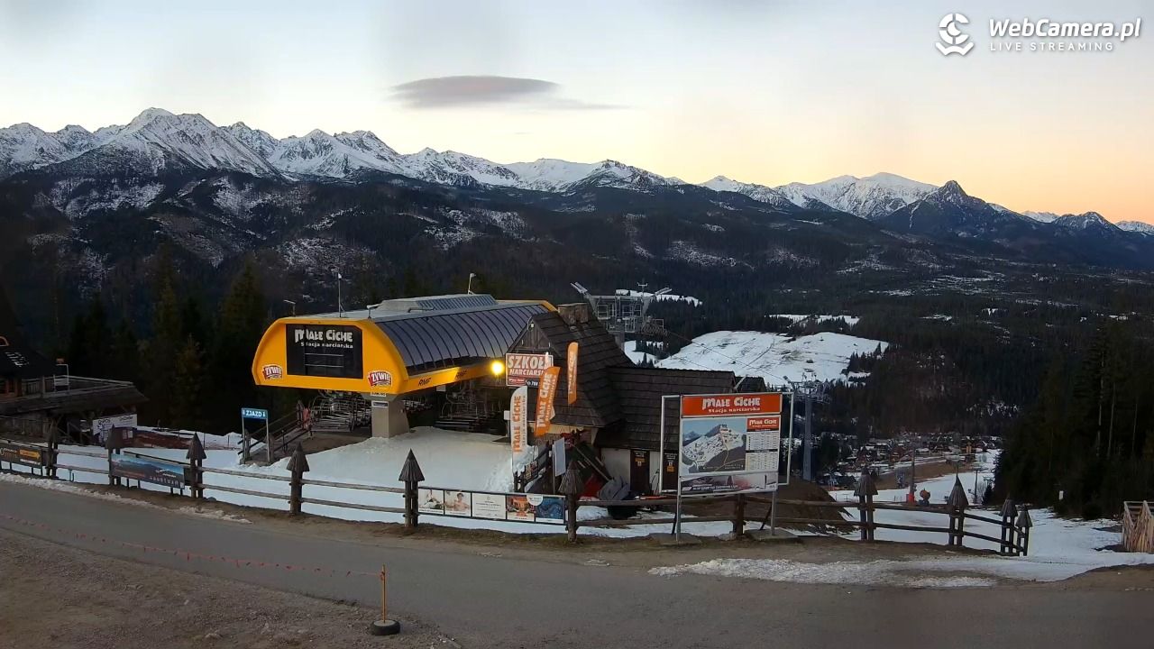 Małe Ciche - widok na parking - 13 grudzień 2025, 07:30