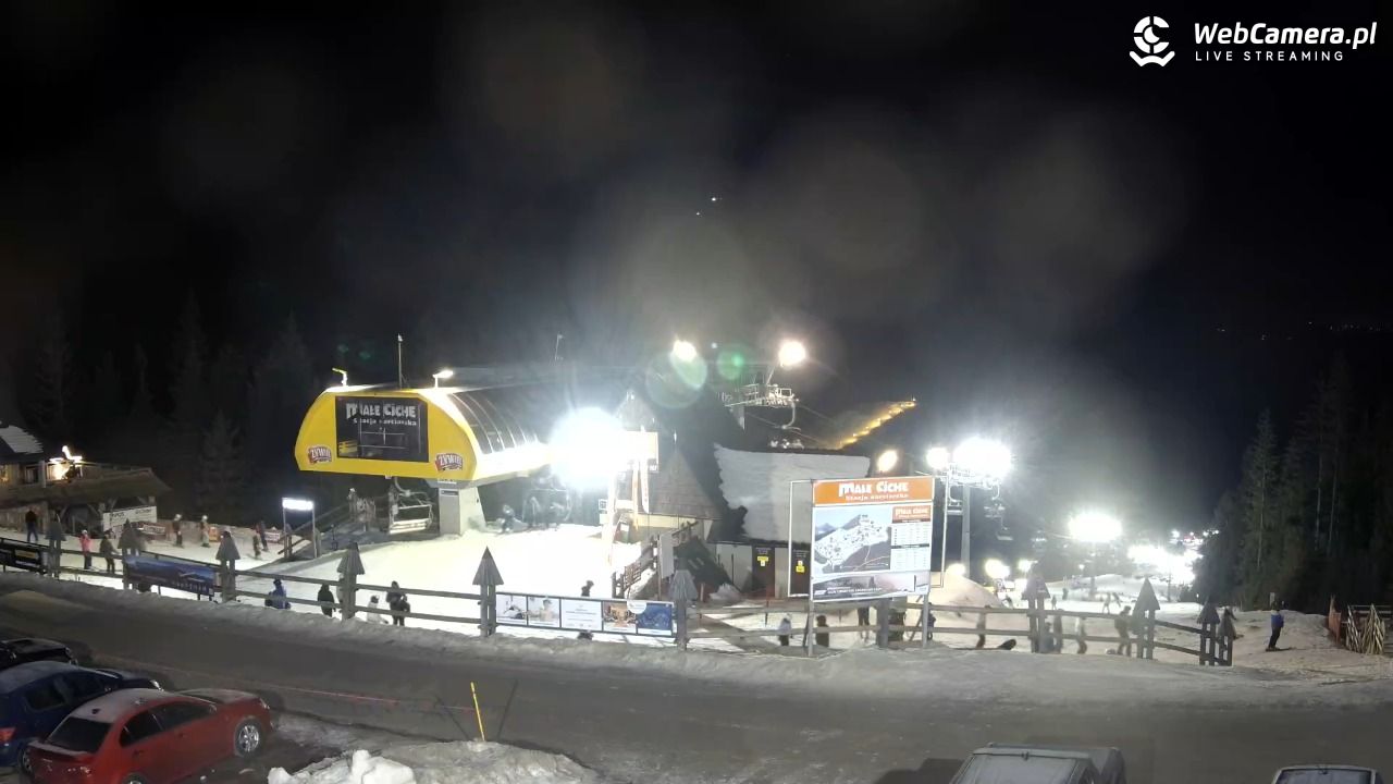 Małe Ciche - widok na parking - 27 styczeń 2026, 19:11