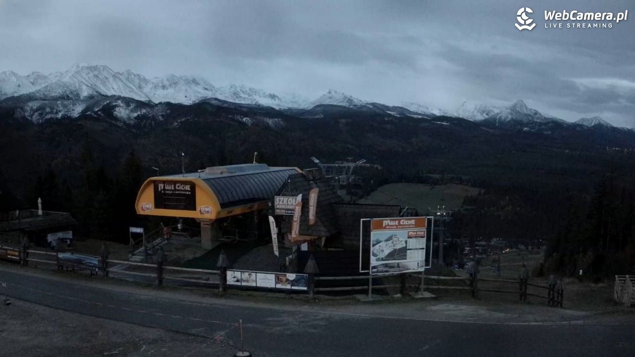 Małe Ciche - widok na parking - 26 październik 2025, 05:46