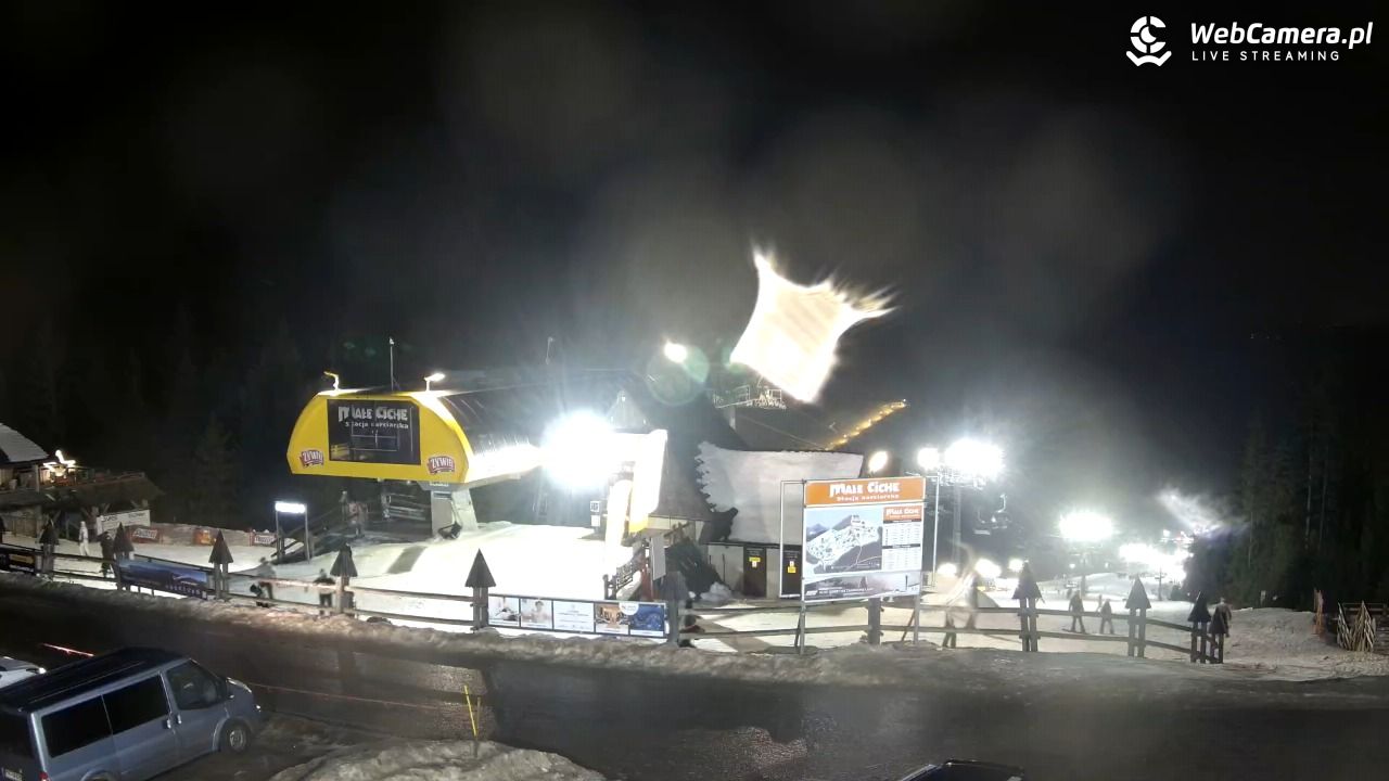 Małe Ciche - widok na parking - 25 styczeń 2026, 18:37