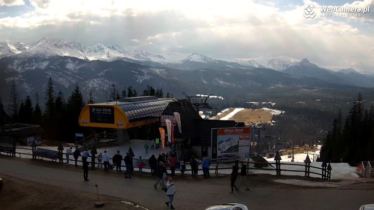 Małe Ciche - widok na parking - 15 marzec 2026, 13:29
