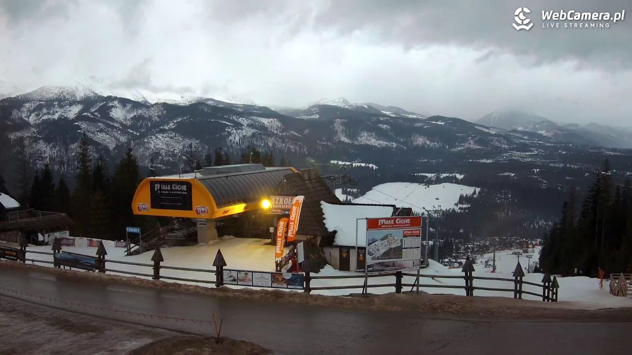 Małe Ciche - widok na parking - 26 styczeń 2026, 07:24