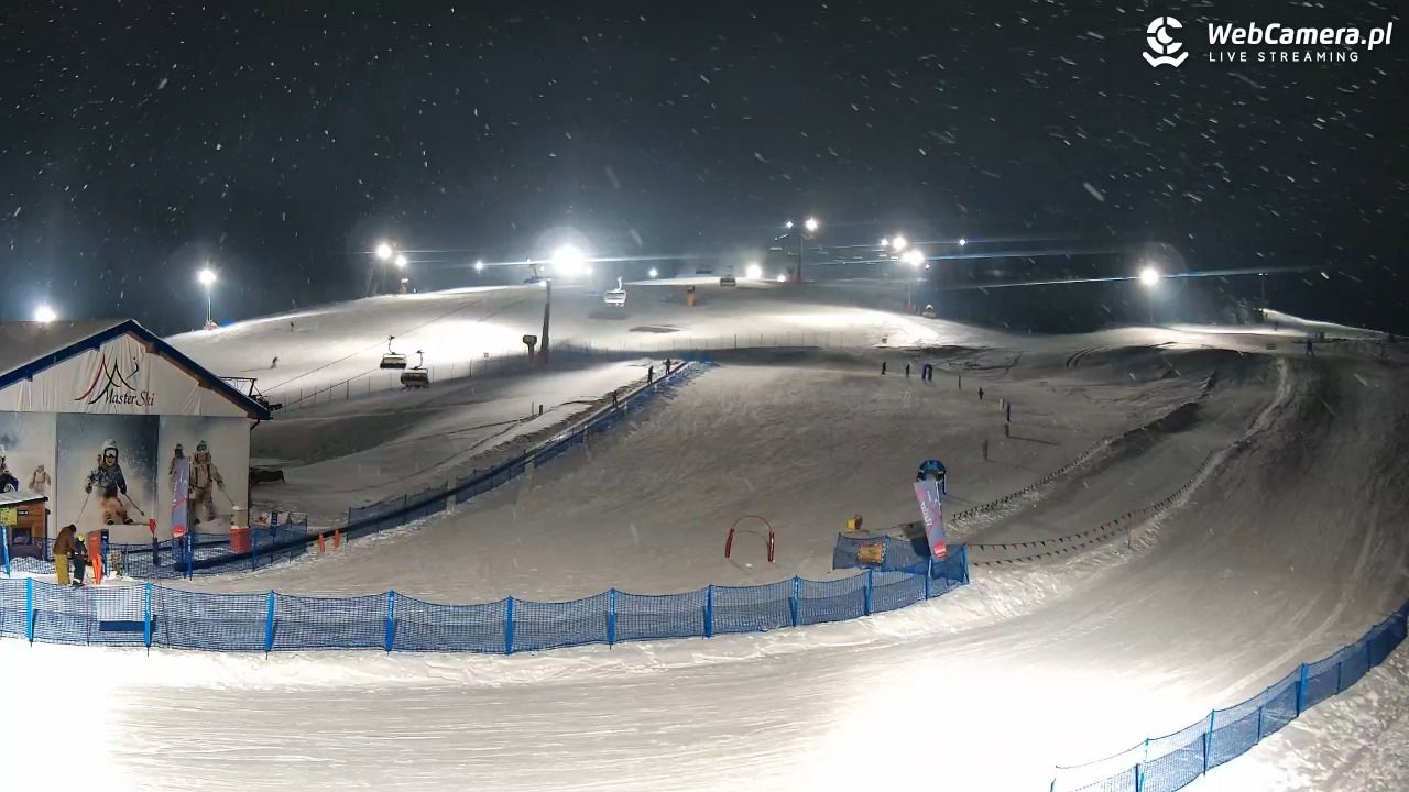 Master Ski - widok na wyciąg taśmowy NOWOŚĆ - 10 styczeń 2026, 19:24