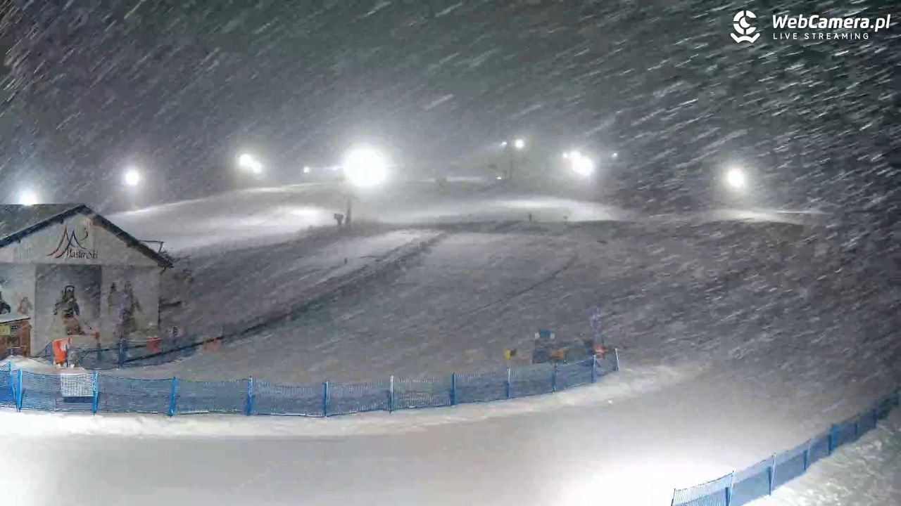 Master Ski - widok na wyciąg taśmowy NOWOŚĆ - 11 styczeń 2026, 06:42