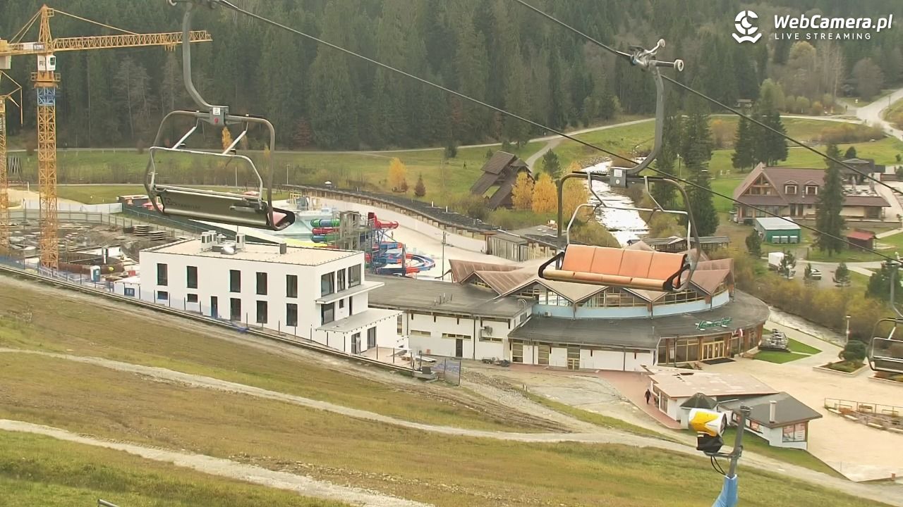 Meander - widok na stok i termy Oravice - 30 październik 2025, 12:36