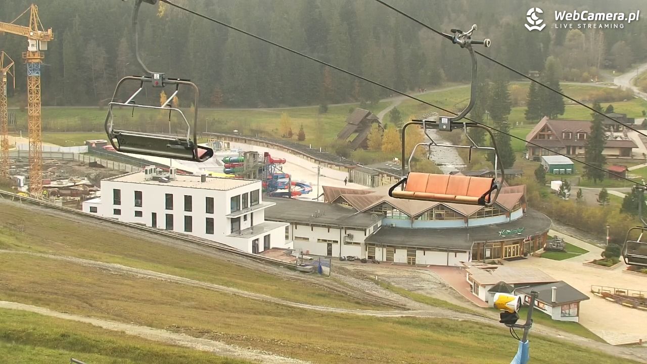 Meander - widok na stok i termy Oravice - 27 październik 2025, 09:16