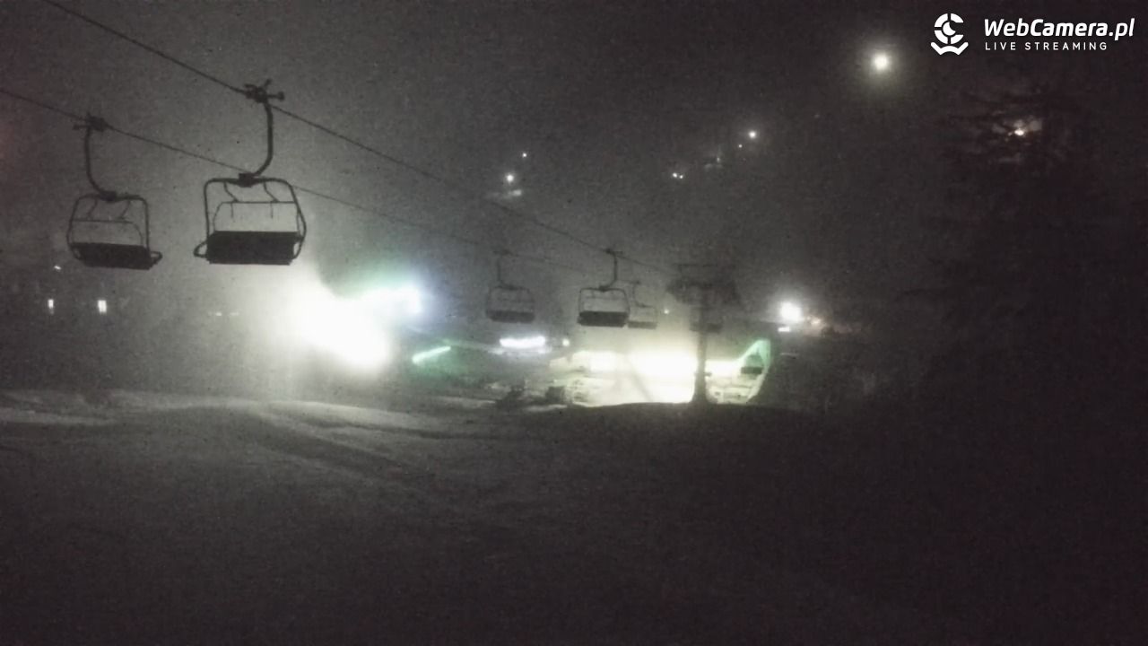 Meander - widok na stok i termy Oravice - 15 grudzień 2025, 21:53