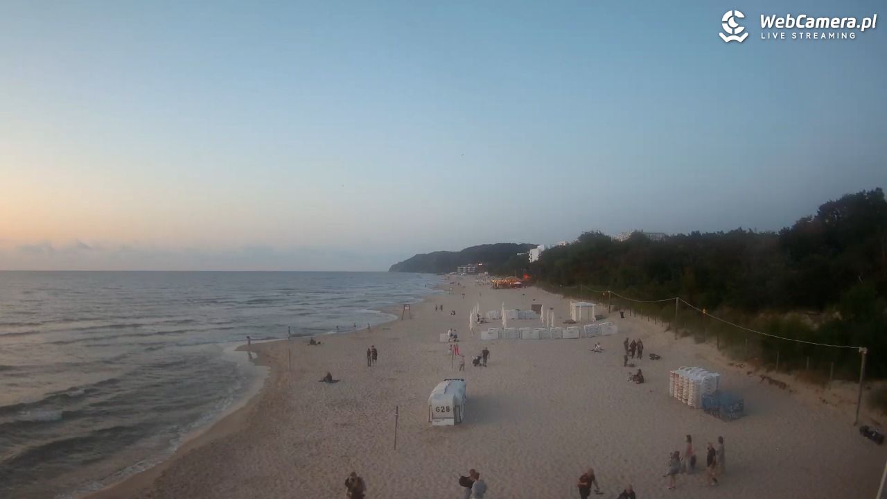 Międzyzdroje - widok na wschodnią stronę plaży - 13 lipiec 2026, 21:40