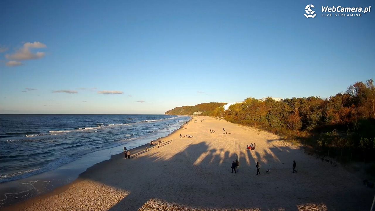 Międzyzdroje - widok na wschodnią stronę plaży - 19 październik 2026, 15:03