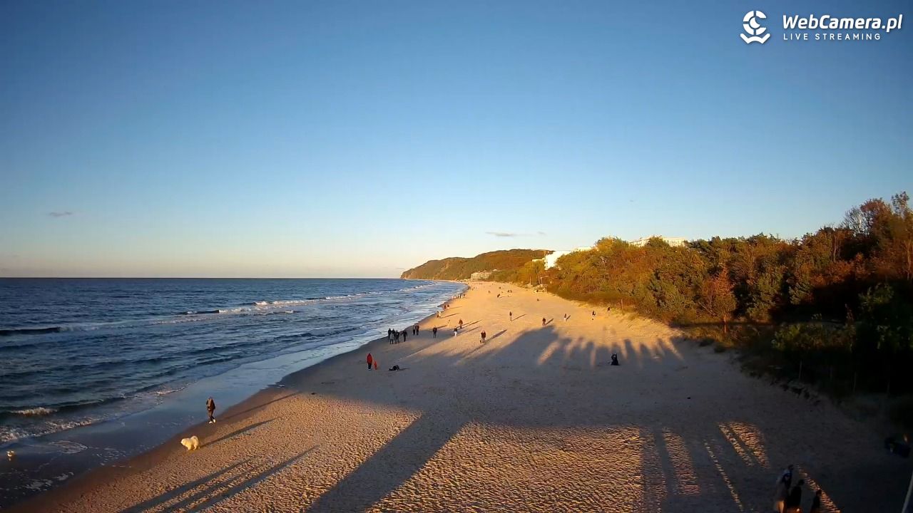 Międzyzdroje - widok na wschodnią stronę plaży - 19 październik 2026, 15:18
