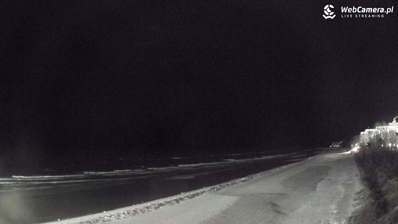 Międzyzdroje - widok na wschodnią stronę plaży - 14 luty 2026, 22:28