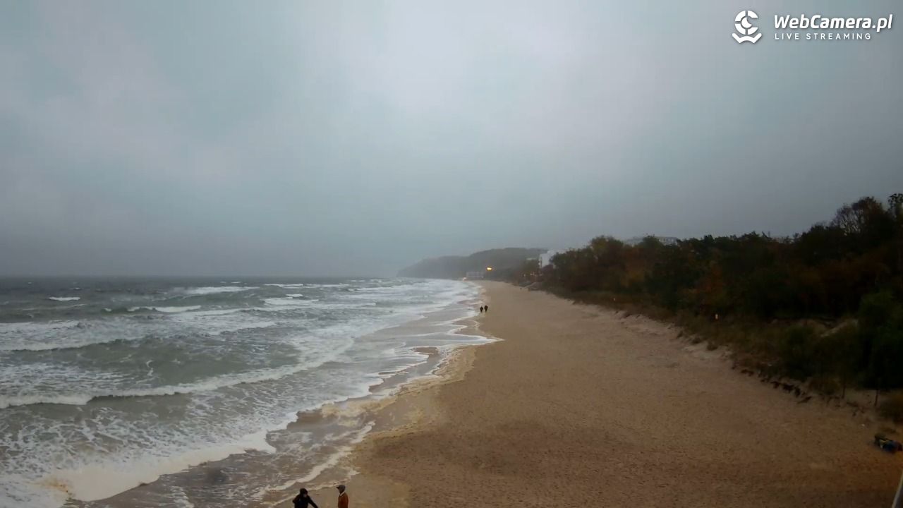 Międzyzdroje - widok na wschodnią stronę plaży - 17 październik 2026, 16:04
