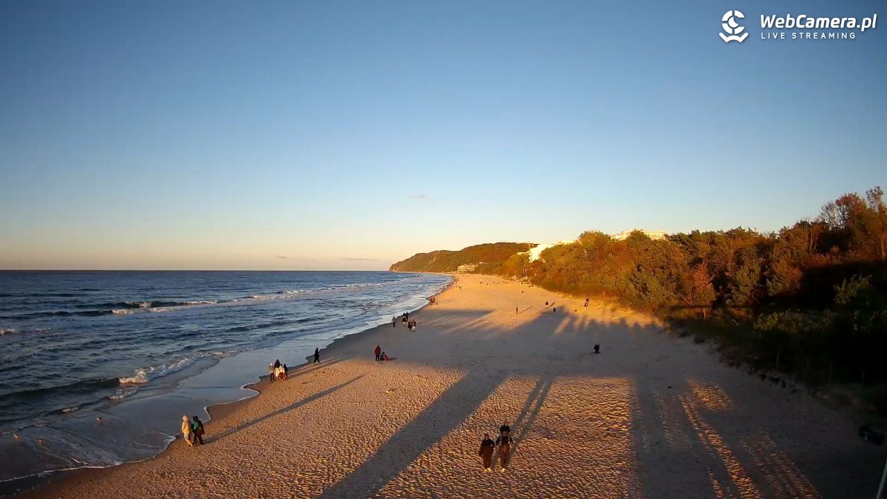 Międzyzdroje - widok na wschodnią stronę plaży - 19 październik 2026, 15:26