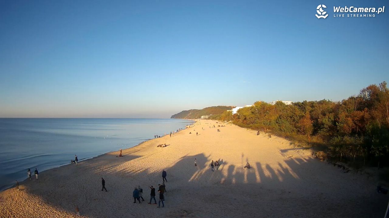Międzyzdroje - widok na wschodnią stronę plaży - 16 październik 2026, 14:59
