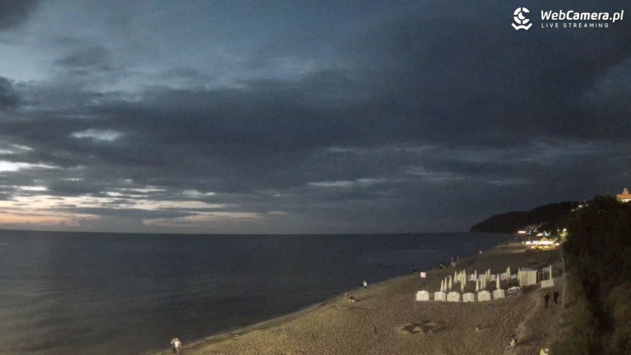 Międzyzdroje - widok na wschodnią stronę plaży - 01 sierpień 2025, 22:03