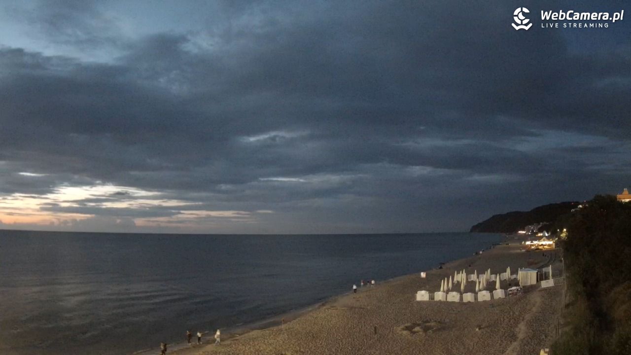 Międzyzdroje - widok na wschodnią stronę plaży - 01 sierpień 2025, 21:57
