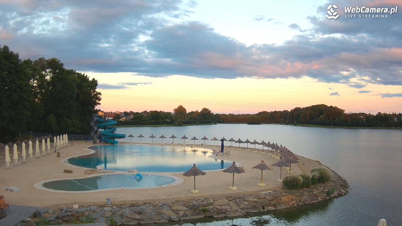Molo Resort w Osieku - widok na basen kąpielowy - 22 sierpień 2026, 19:37