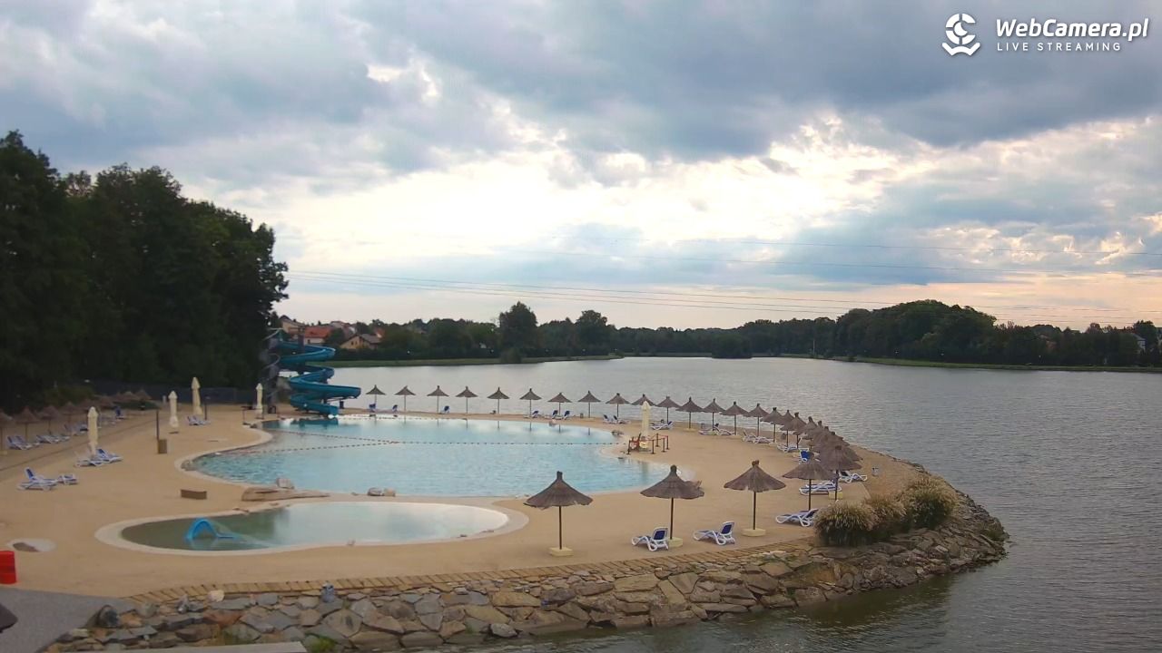 Molo Resort w Osieku - widok na basen kąpielowy - 13 wresień 2025, 09:58