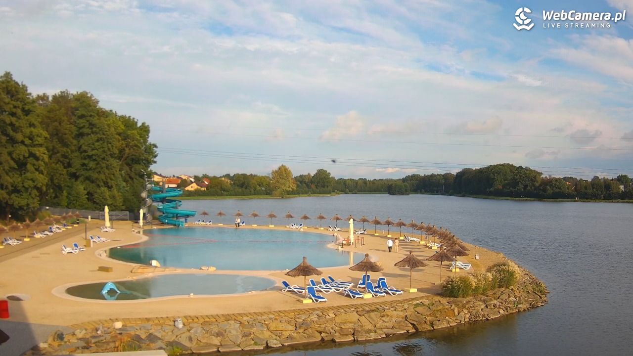 Molo Resort w Osieku - widok na basen kąpielowy - 14 wresień 2025, 16:59