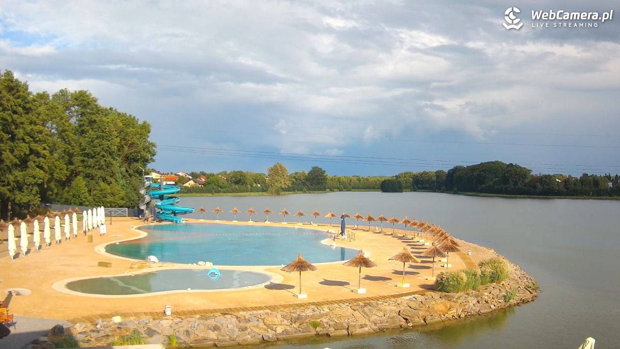 Molo Resort w Osieku - widok na basen kąpielowy - 22 sierpień 2026, 17:07