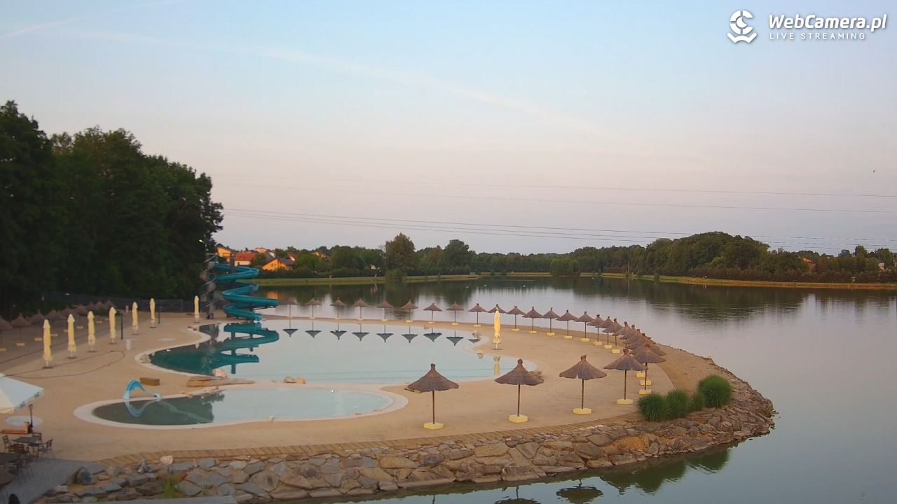 Molo Resort w Osieku - widok na basen kąpielowy - 12 czerwiec 2025, 20:24