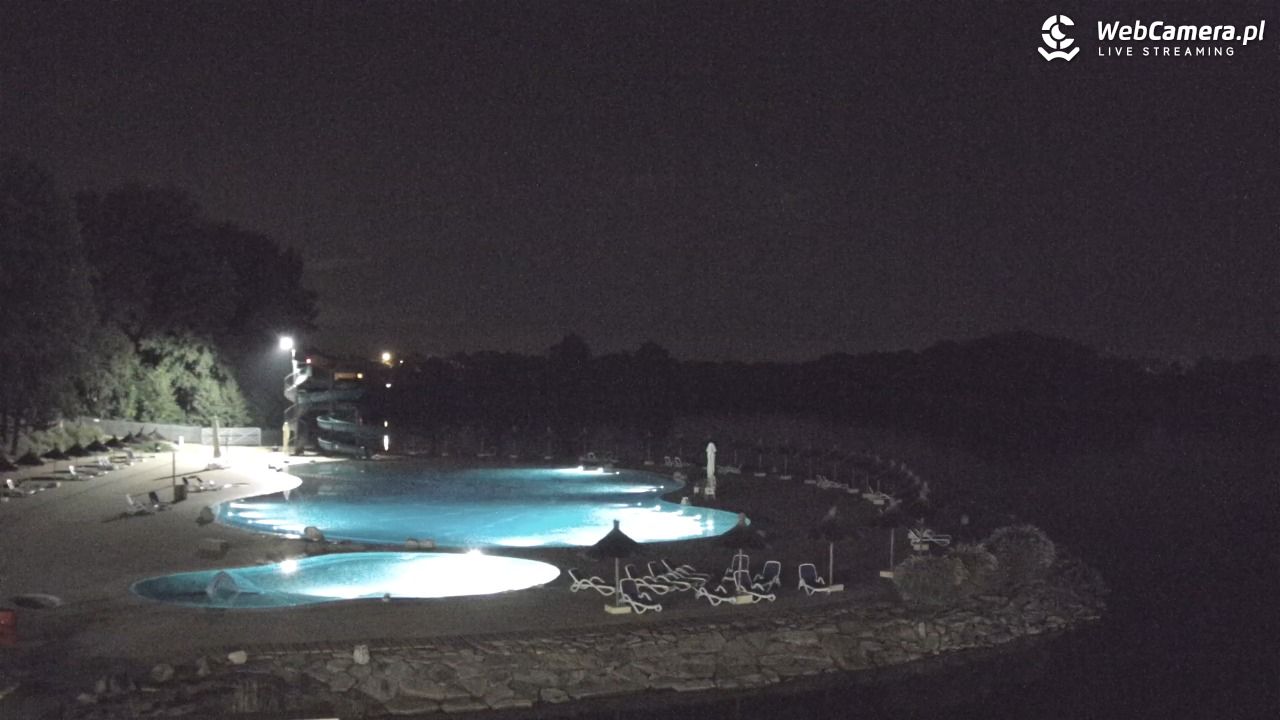 Molo Resort w Osieku - widok na basen kąpielowy - 13 wresień 2025, 20:26