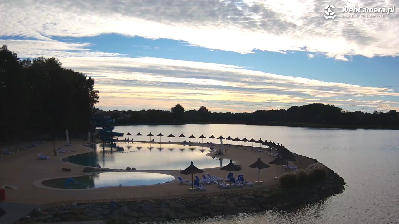 Molo Resort w Osieku - widok na basen kąpielowy - 15 wresień 2025, 08:12
