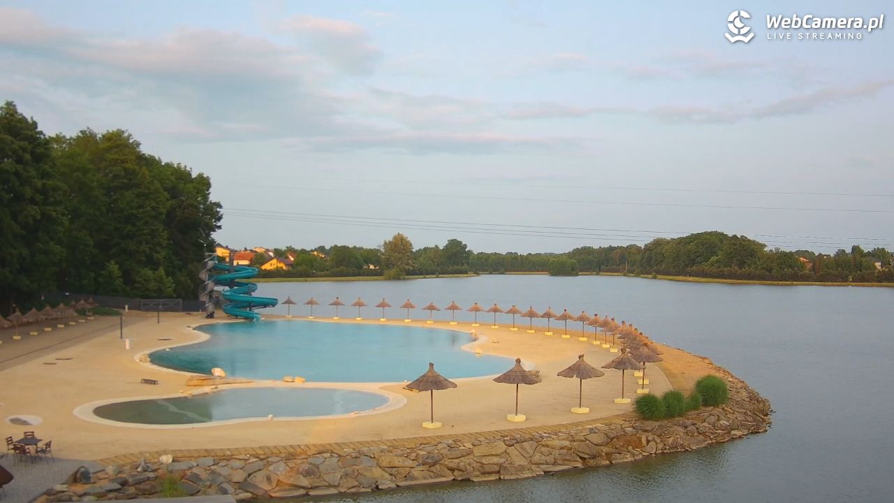 Molo Resort w Osieku - widok na basen kąpielowy - 08 czerwiec 2025, 19:42