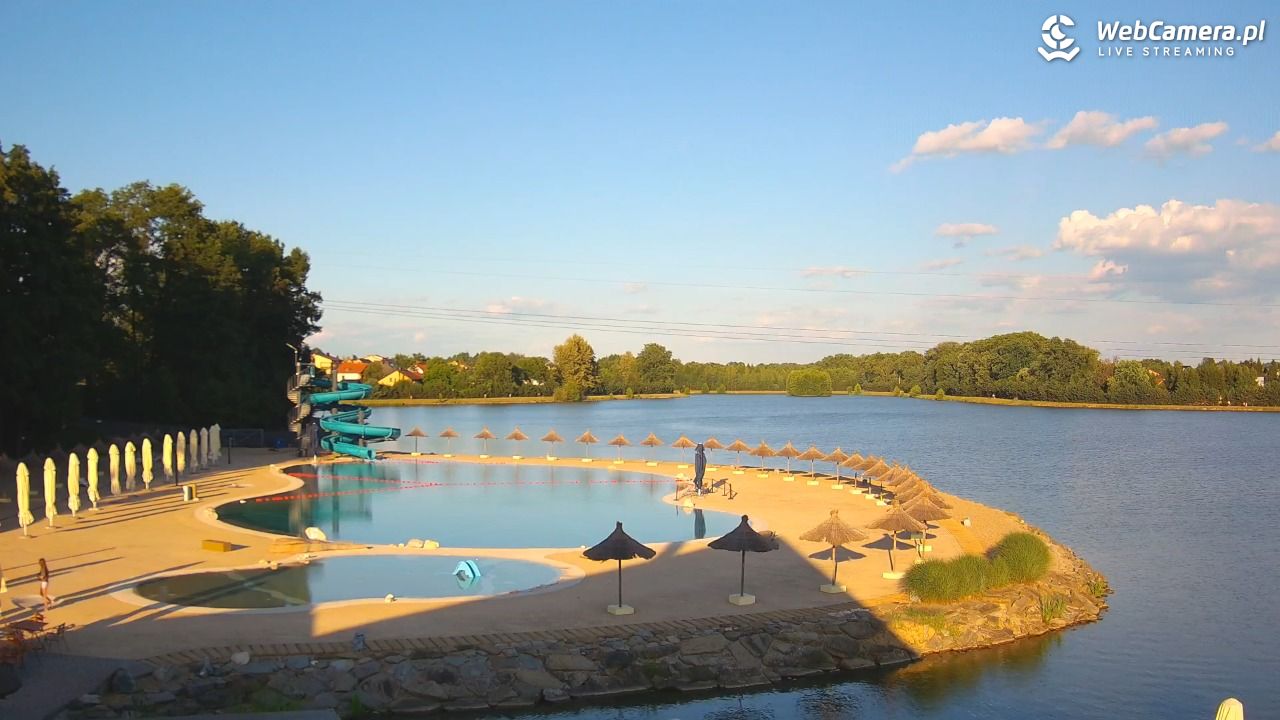 Molo Resort w Osieku - widok na basen kąpielowy - 08 lipiec 2026, 19:21