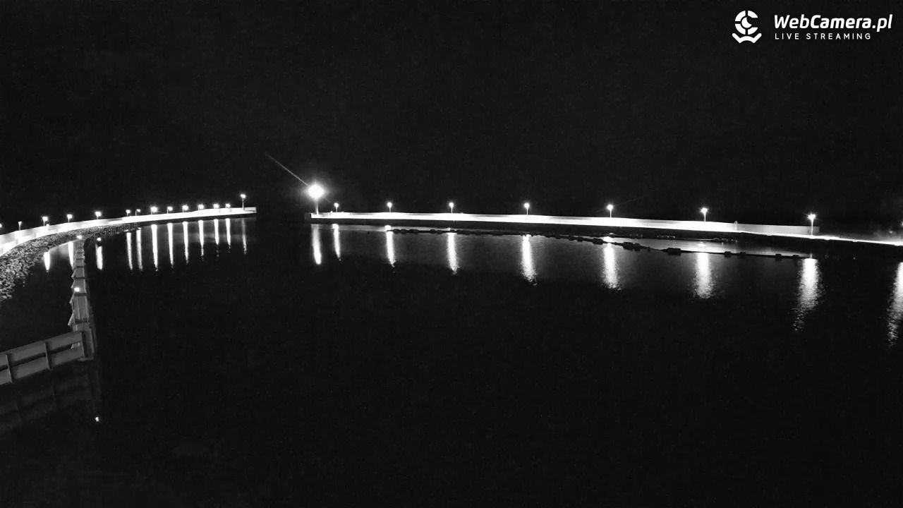 Mrzeżyno - wejście do portu - 02 kwiecień 2026, 21:46