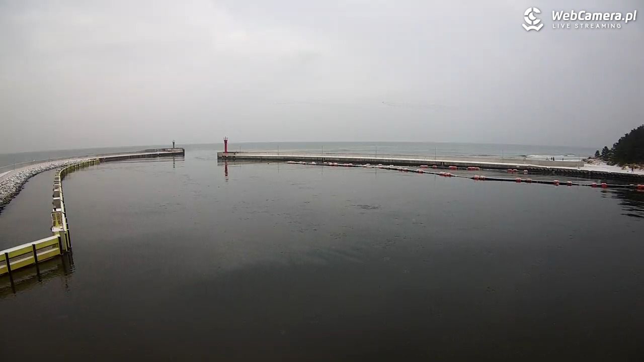 Mrzeżyno - wejście do portu - 05 styczeń 2026, 10:56
