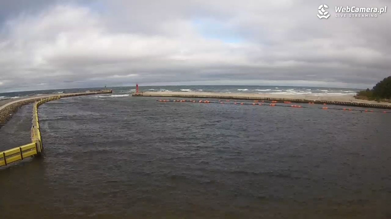 Mrzeżyno - wejście do portu - 06 październik 2025, 11:51