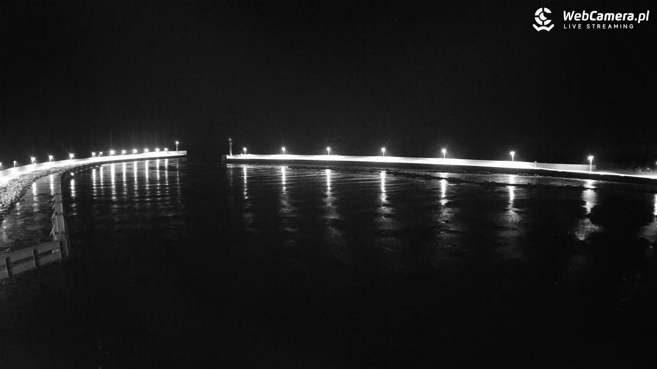 Mrzeżyno - wejście do portu - 08 styczeń 2026, 20:51