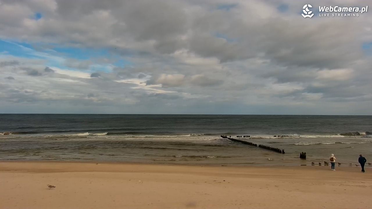 MRZEŻYNO - widok na plażę - 16 wresień 2025, 10:16