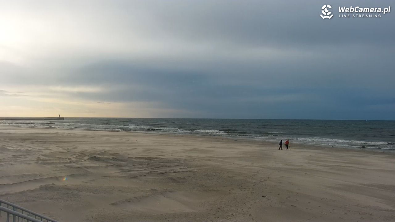 MRZEŻYNO - widok na plażę - 25 marzec 2026, 16:49