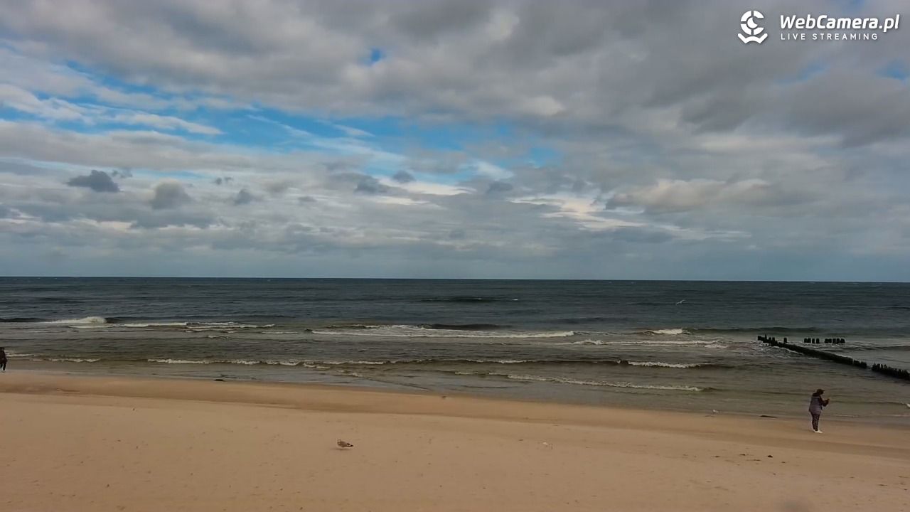 MRZEŻYNO - widok na plażę - 16 wresień 2025, 10:17