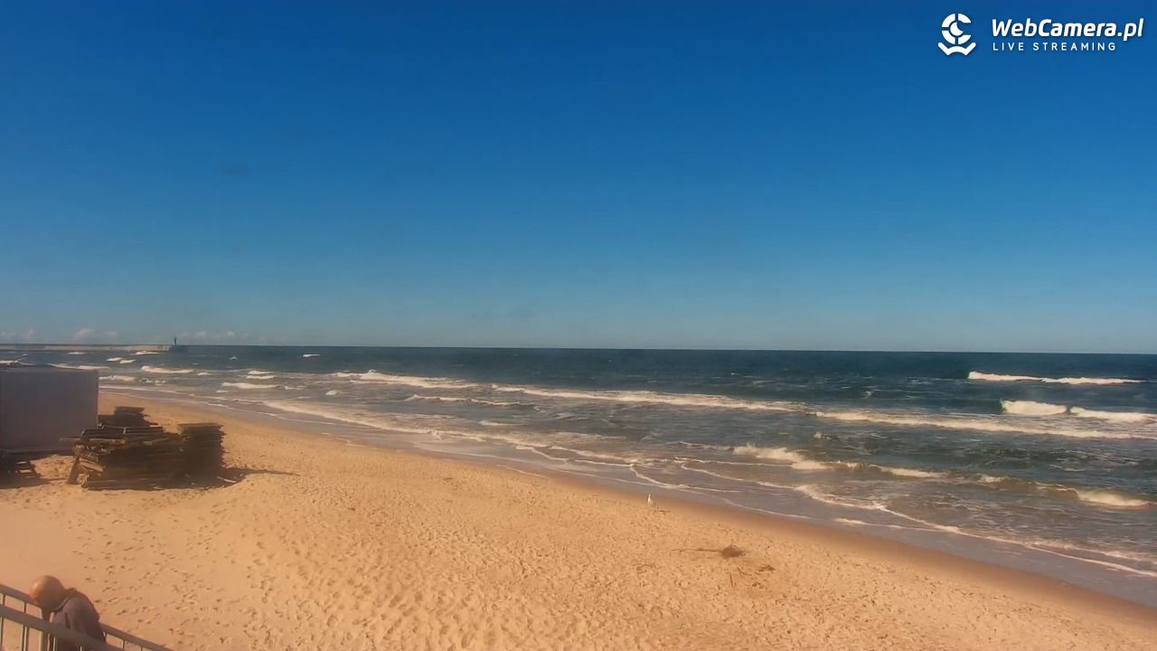 MRZEŻYNO - widok na plażę - 22 wresień 2026, 13:01