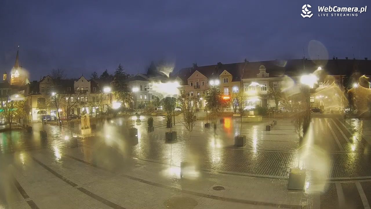 Myślenice - widok na Rynek - 03 listopad 2025, 16:42