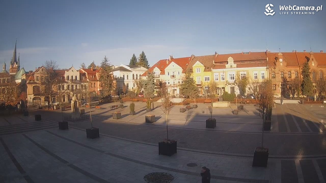 Myślenice - widok na Rynek - 05 listopad 2025, 08:01