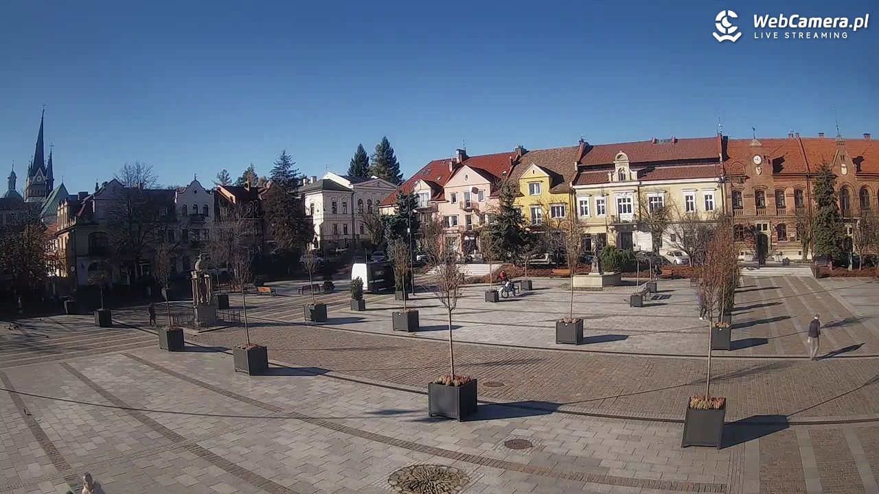 Myślenice - widok na Rynek - 04 listopad 2025, 12:49